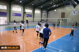 برگزاری نخستین دوره مسابقات والیبال بسیج اساتید و کارکنان دانشگاه ها ومراکز آموزش عالی منطقه کاشان به مناسبت هفته بسیج 5
