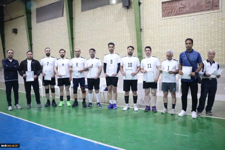 برگزاری نخستین دوره مسابقات والیبال بسیج اساتید و کارکنان دانشگاه ها ومراکز آموزش عالی منطقه کاشان به مناسبت هفته بسیج 9