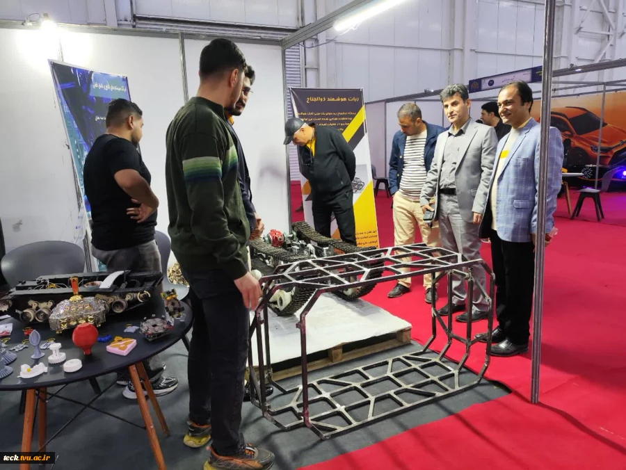 بازدید رئیس دانشکده ملی مهارت شهید رجایی کاشان از  نمایشگاه نوآوری و فناوری کاشان ۱۴۰۴ 2