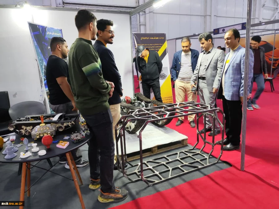 بازدید رئیس دانشکده ملی مهارت شهید رجایی کاشان از  نمایشگاه نوآوری و فناوری کاشان ۱۴۰۴ 3