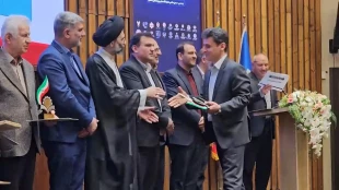 تقدیر از پژوهشگران برتر دانشگاه های منطقه کاشان
در مراسم اختتامیه جشنواره پژوهش و فناوری 10