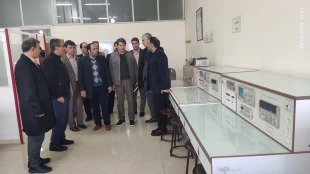 بازدید دکتر محمدرضا کلباسی معاون آموزشی دانشگاه ملی مهارت از مرکز رشد ، آزمایشگاه ها و کارگاه های دانشکده شهید رجایی کاشان 4