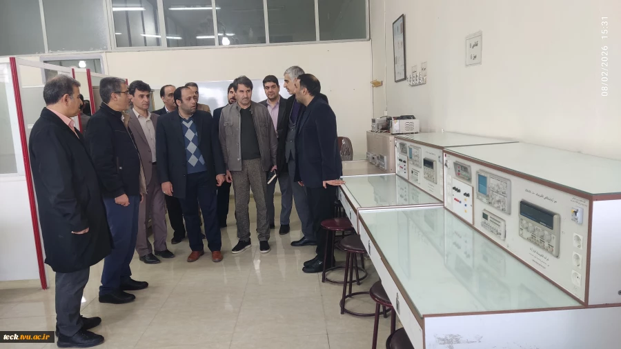 بازدید دکتر محمدرضا کلباسی معاون آموزشی دانشگاه ملی مهارت از مرکز رشد ، آزمایشگاه ها و کارگاه های دانشکده شهید رجایی کاشان 4
