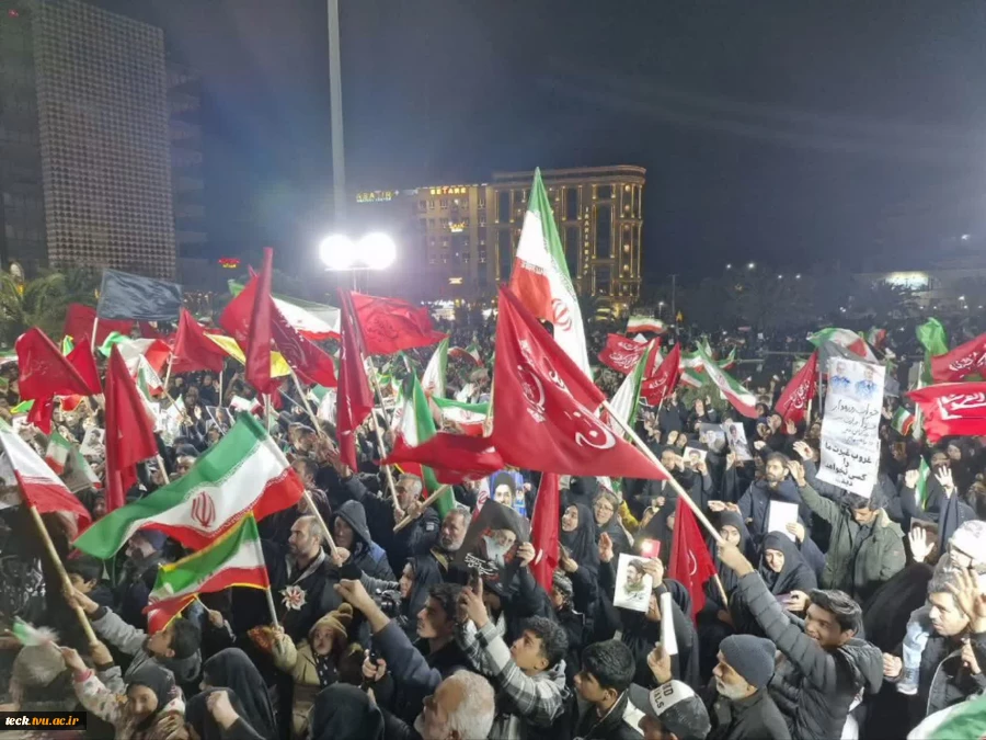 حضور اساتید ، کارکنان و دانشجویان دانشکده ملی مهارت شهید رجایی کاشان به همراه خانواده در اجتماع دانشگاهیان کاشان جهت بیعت با رهبر معظم انقلاب اسلامی ایران حضرت آیت الله سید مجتبی خامنه ای (مدظله العالی) 3