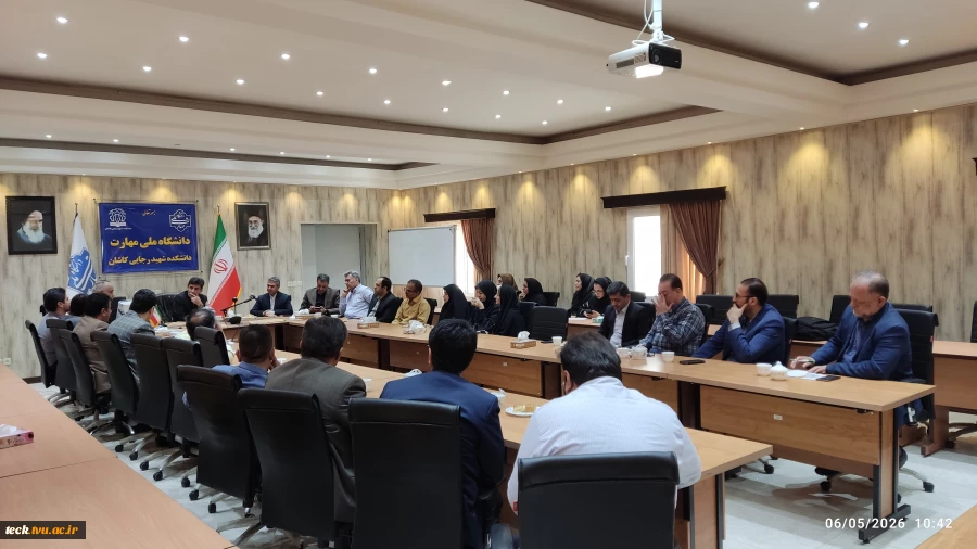 نشست مدیرکل دفتر همکاری‌های علمی و بین‌المللی دانشگاه ملی مهارت با اعضای هیئت علمی دانشکده های کاشان 7
