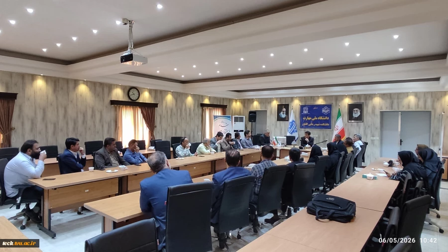 نشست مدیرکل دفتر همکاری‌های علمی و بین‌المللی دانشگاه ملی مهارت با اعضای هیئت علمی دانشکده های کاشان 8