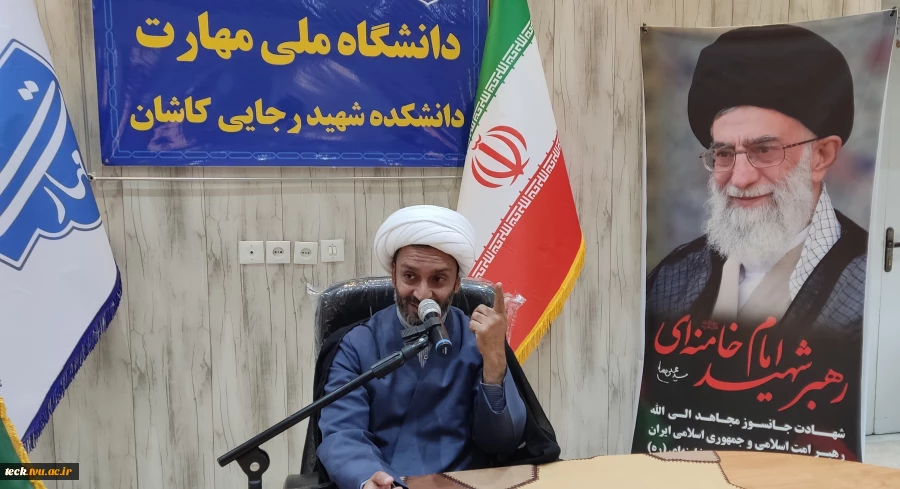 مراسم گرامیداشت رهبر مجاهد امت اسلام حضرت آیت الله العظمی امام خامنه ای قدس الله نفس الزکیه در دانشکده شهید رجایی کاشان 6