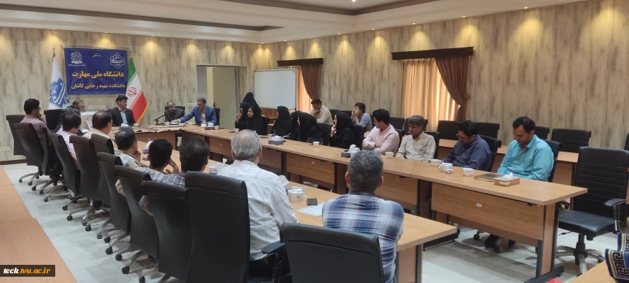 تجلیل از کارکنان دانشکده شهید رجایی کاشان به مناسبت روز کارمند
 5